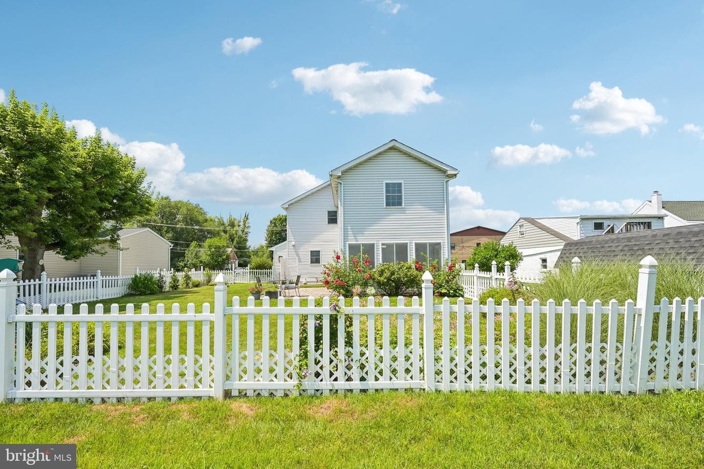 12 Lawn Avenue photo 48