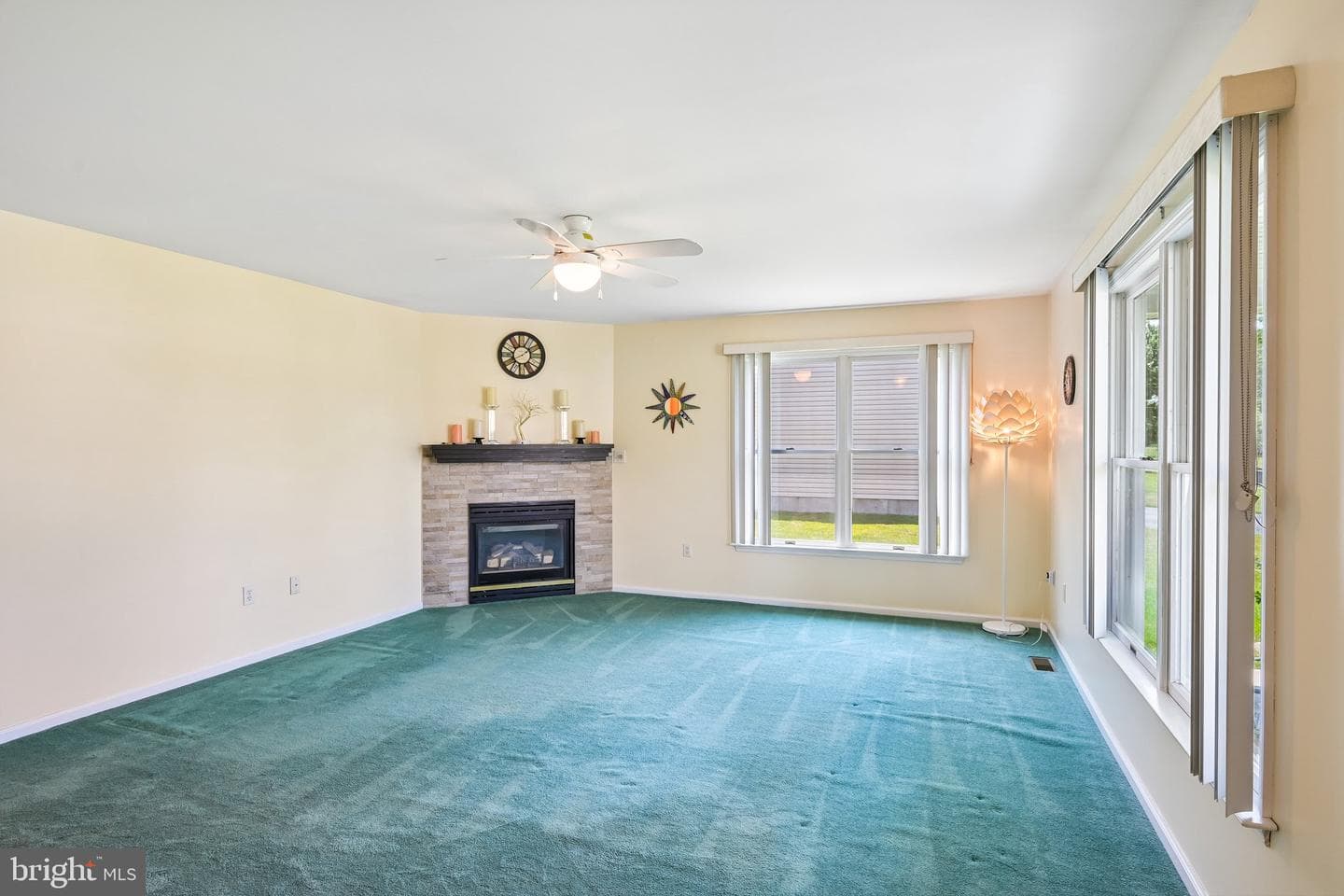 12 Lawn Avenue photo 6