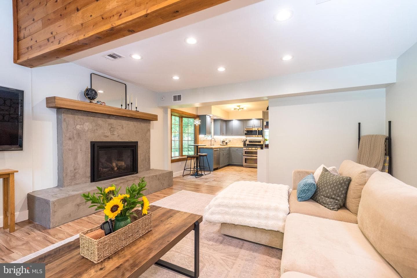 2045 Foster Road photo 19