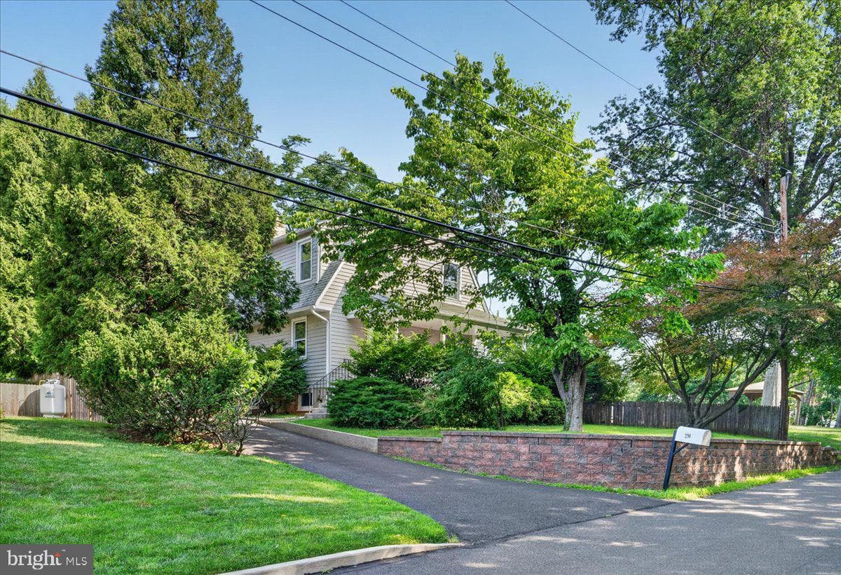 238 Homestead Lane, Horsham