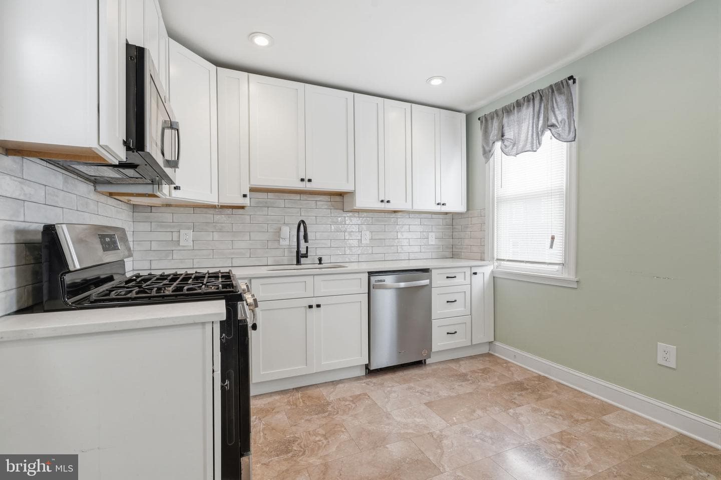 1814 Chelsea Road photo 10