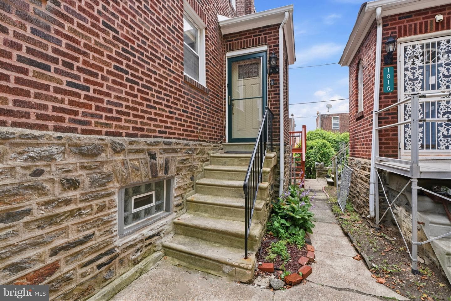 1814 Chelsea Road photo 3