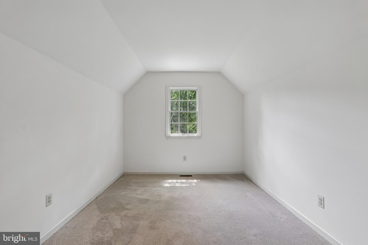 111 Manor Drive photo 32