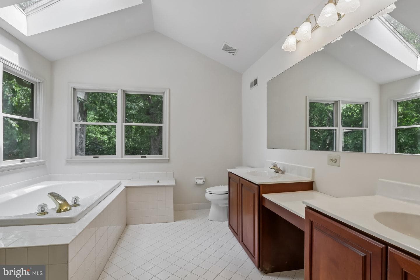 111 Manor Drive photo 34