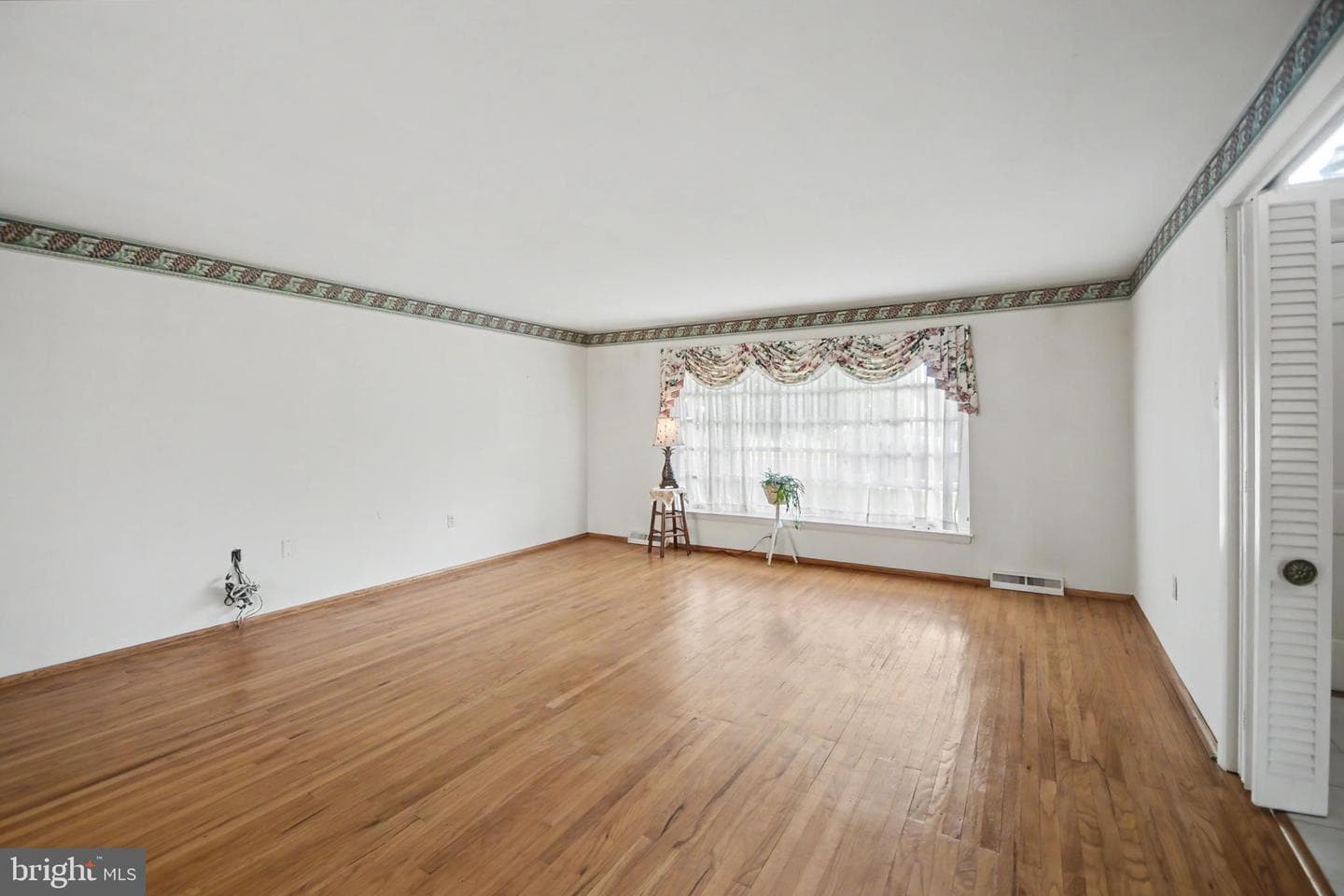 10 E Summit Avenue photo 31