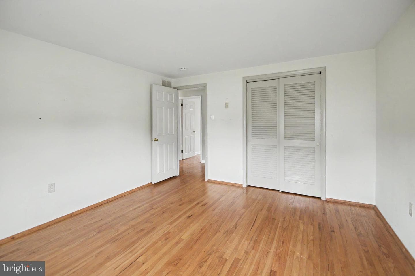 10 E Summit Avenue photo 40