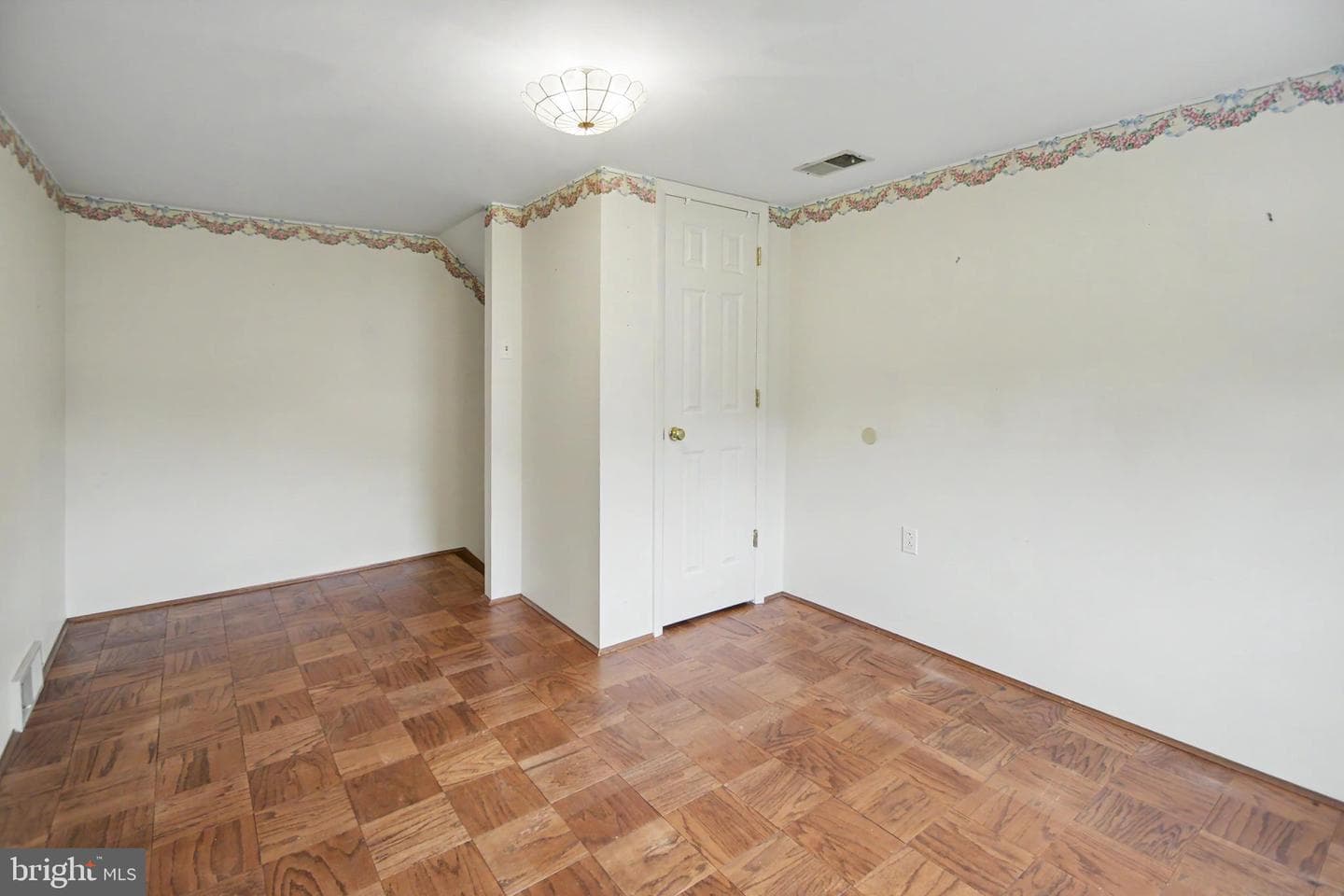 10 E Summit Avenue photo 44
