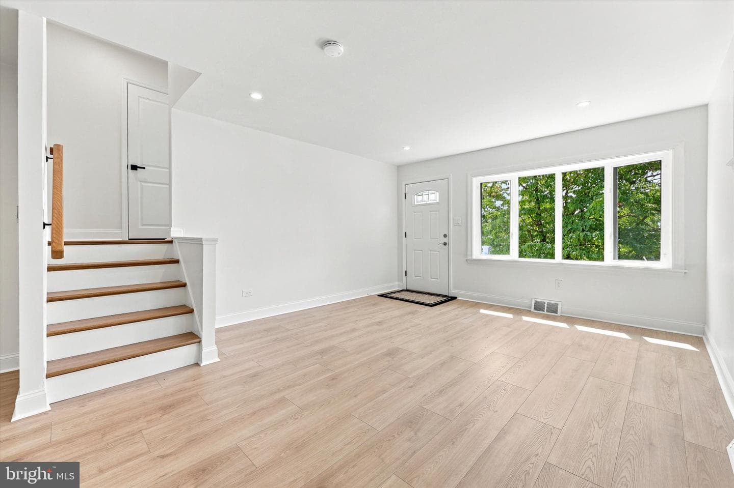 152 Egerton Avenue photo 4