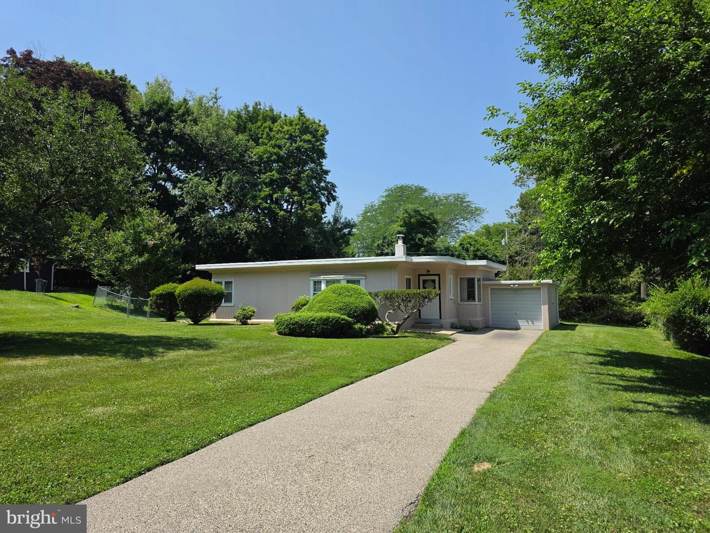 8202 Gladstone Road, Glenside