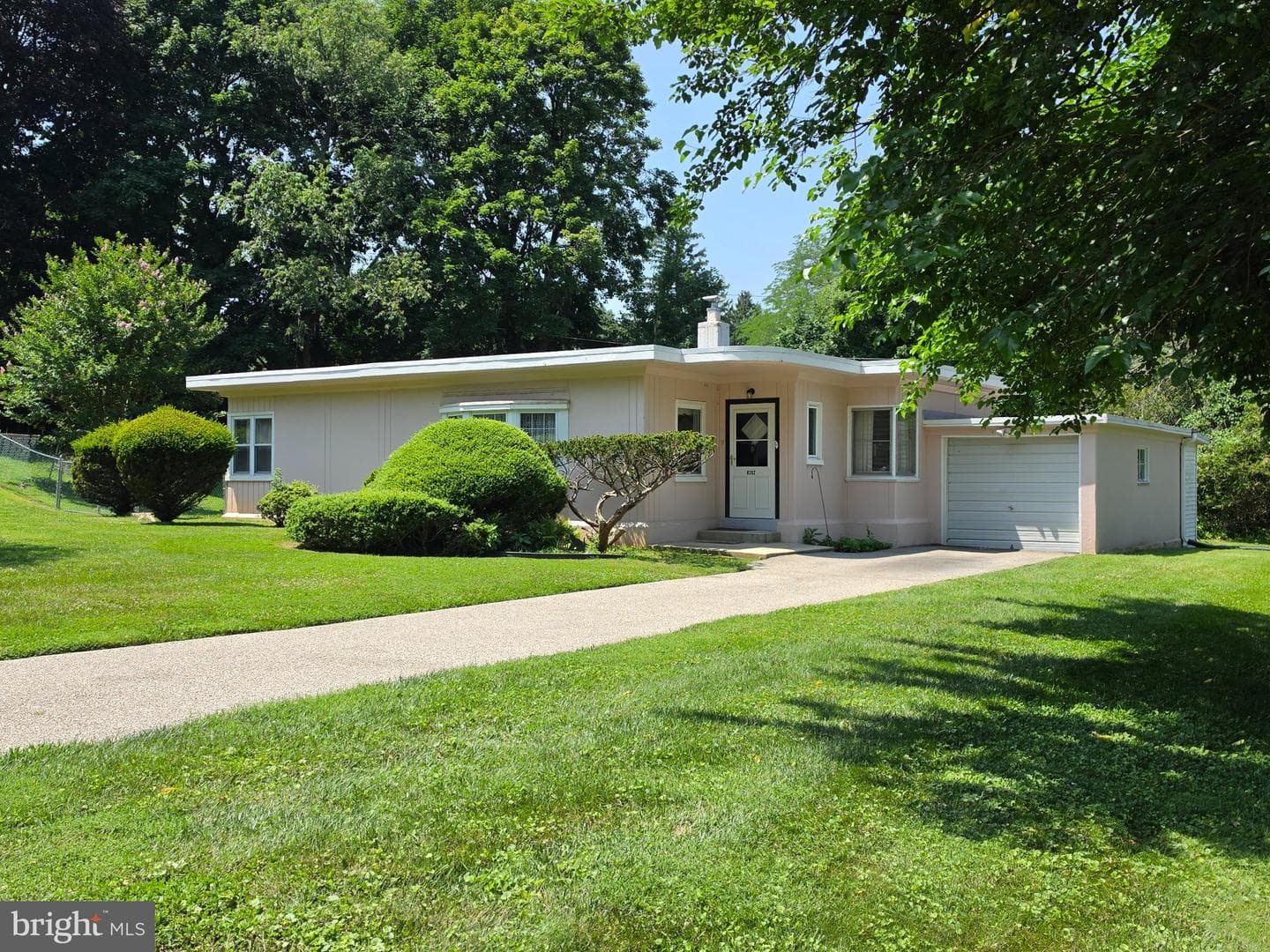 8202 Gladstone Road, Glenside