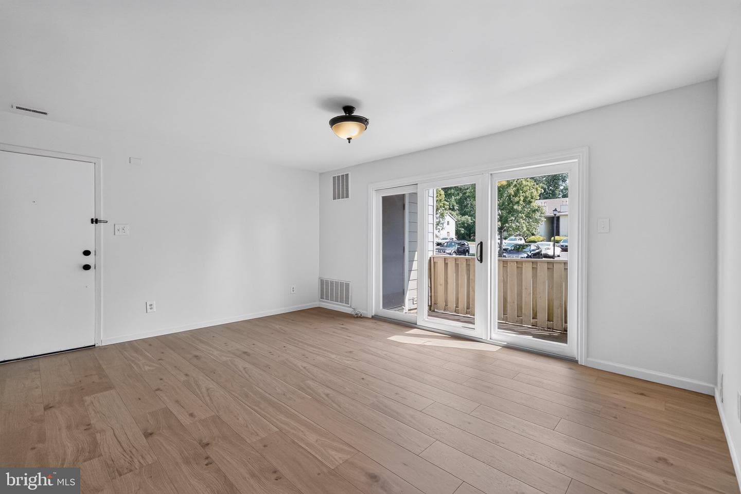 1313 Morris Court photo 4