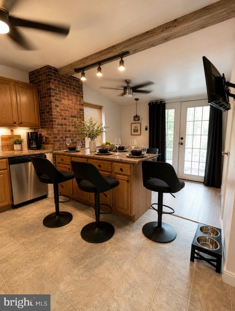 2260 W Walnut Street photo 4