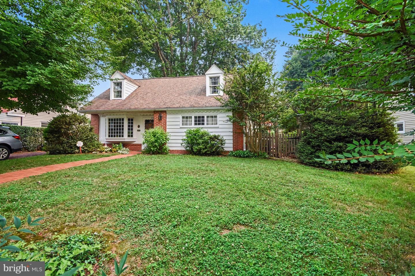 142 Oxford Circle photo 3