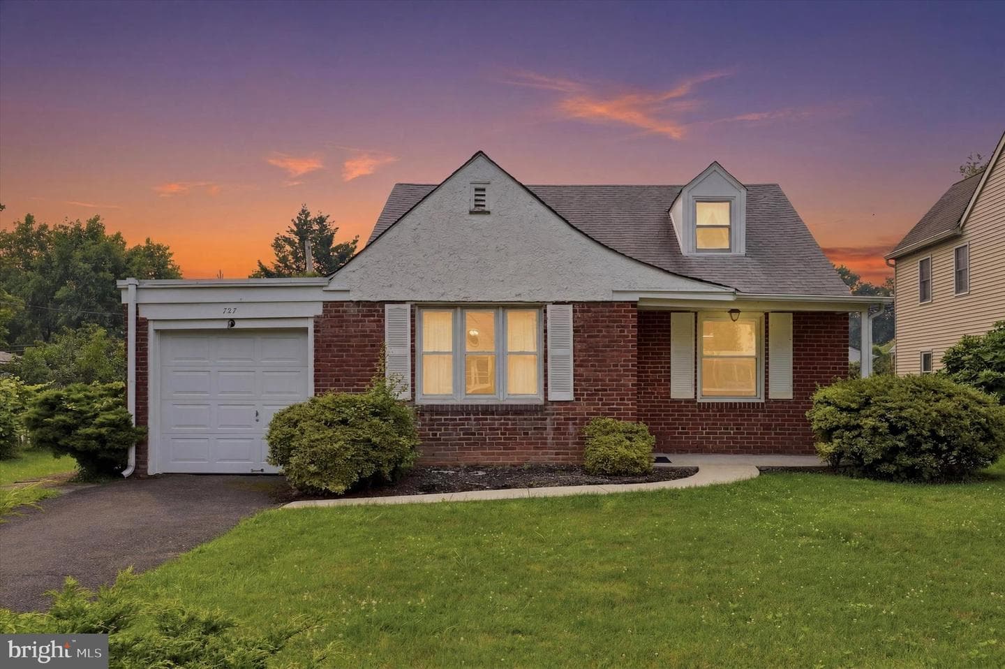 727 Cottage Road, Glenside