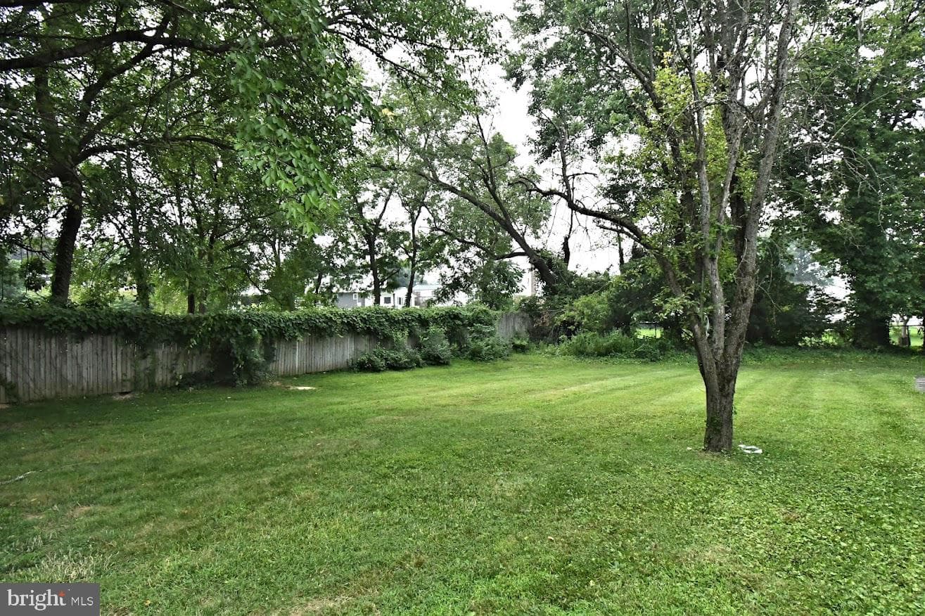 495 Regimental Road photo 35