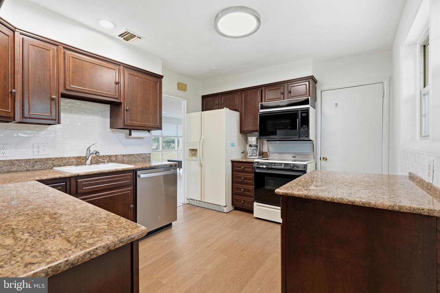 707 Forrest Avenue photo 43