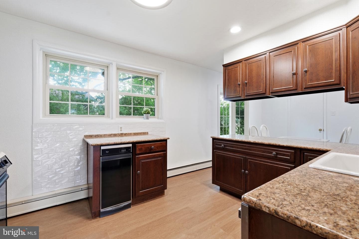 707 Forrest Avenue photo 44