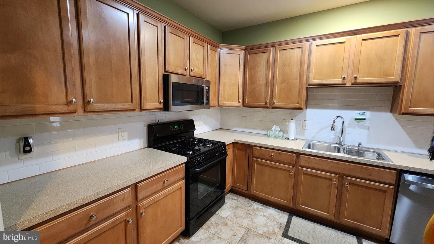 3 Kings Avenue photo 9
