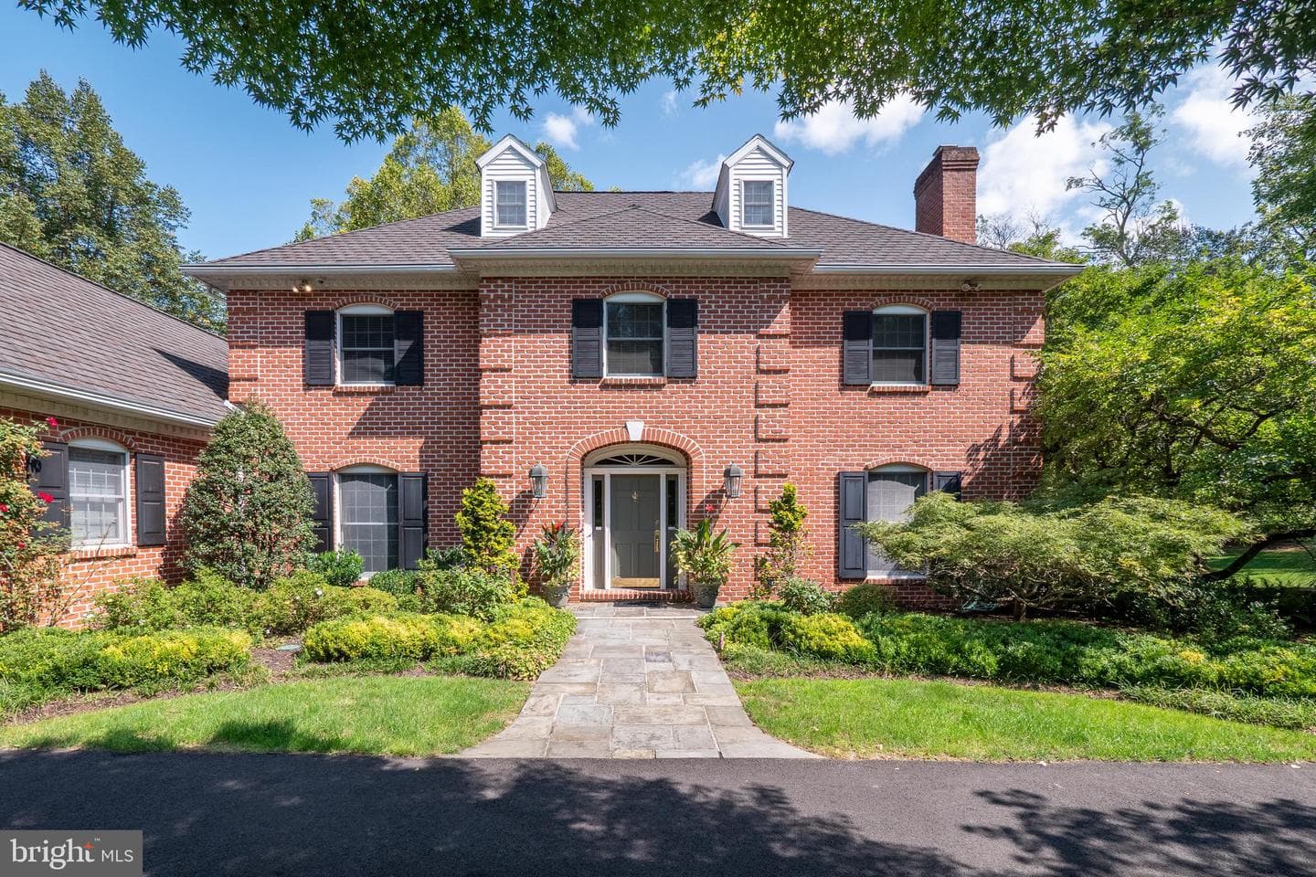 1593 Saucon Valley Road photo 3