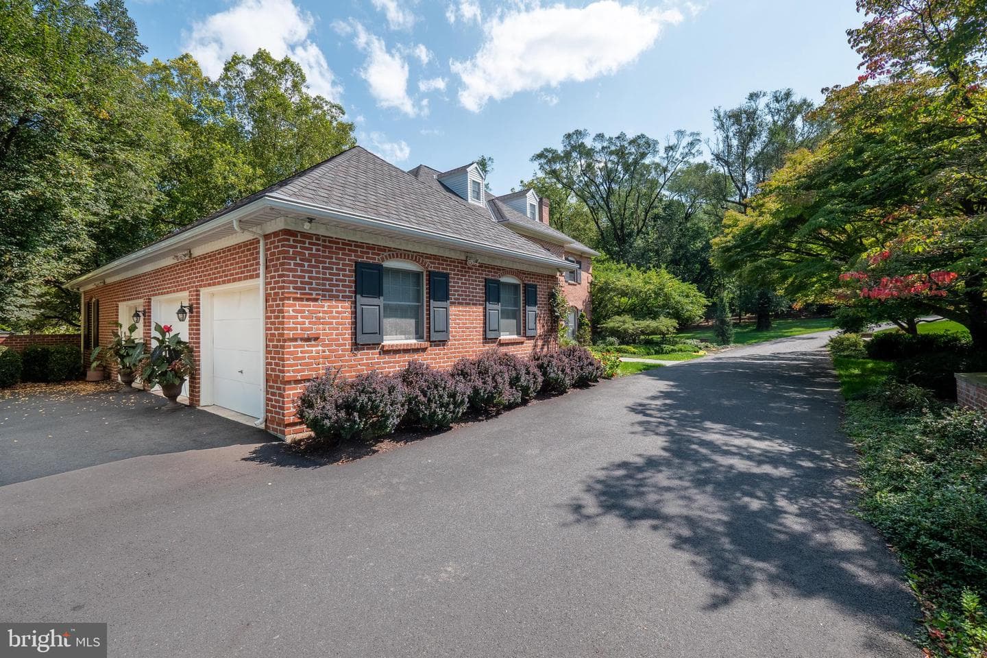 1593 Saucon Valley Road photo 4