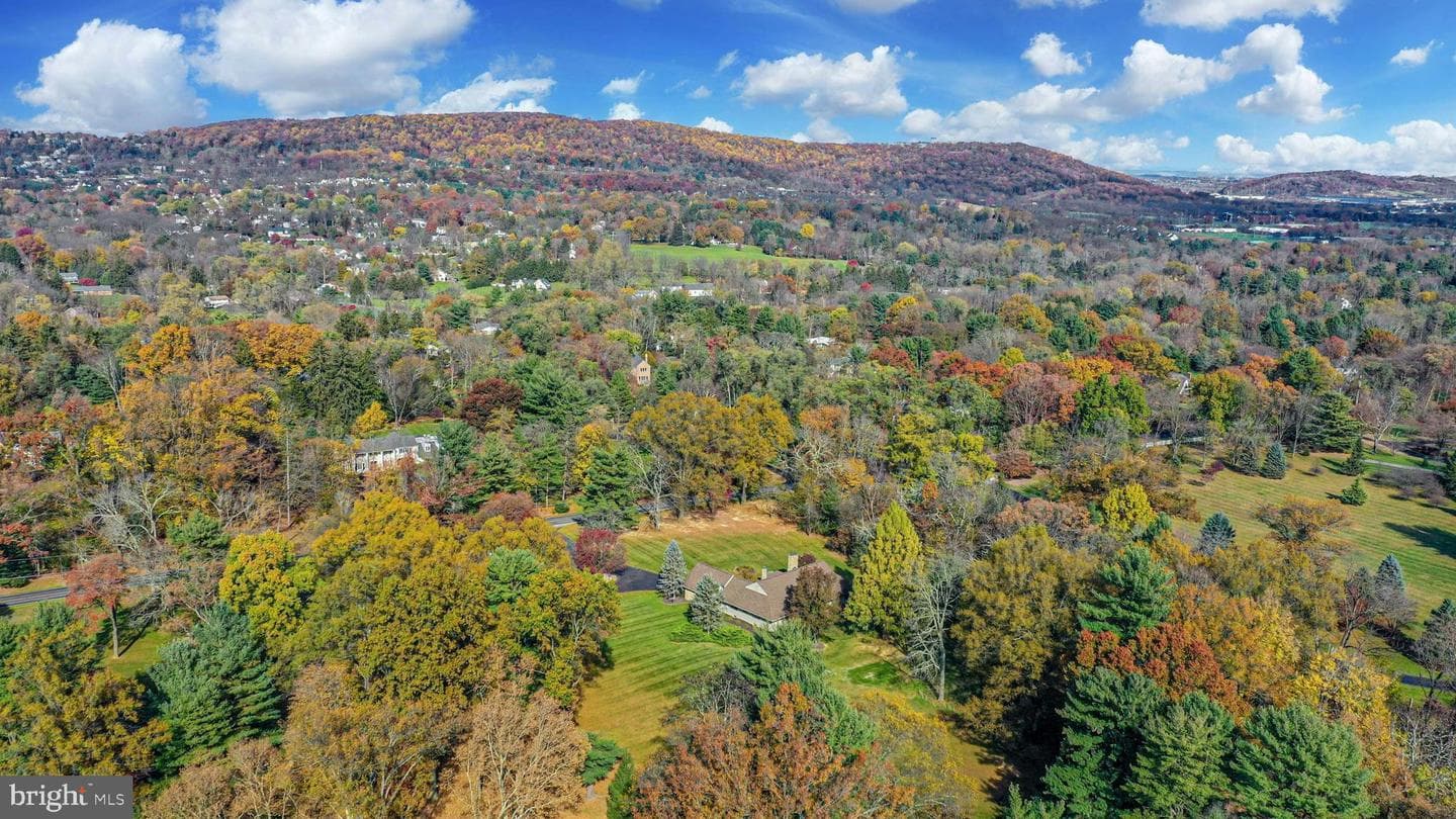 1588 Saucon Valley Road photo 34