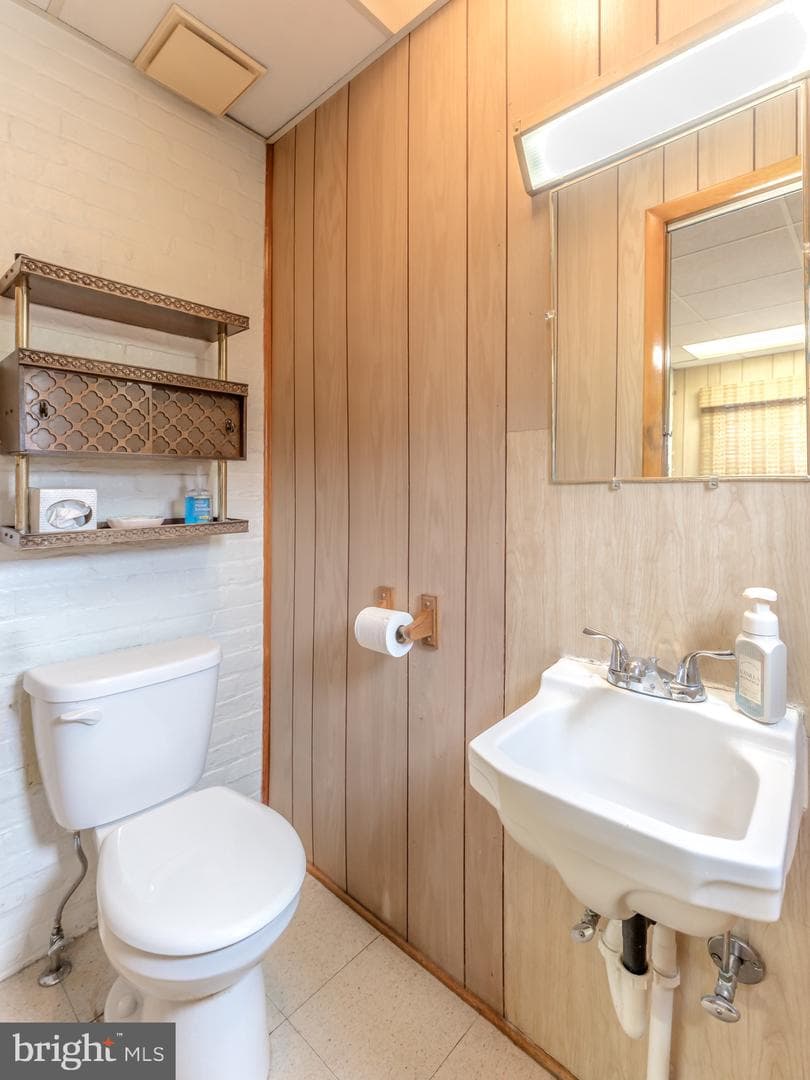 1242 Ferry Street photo 16