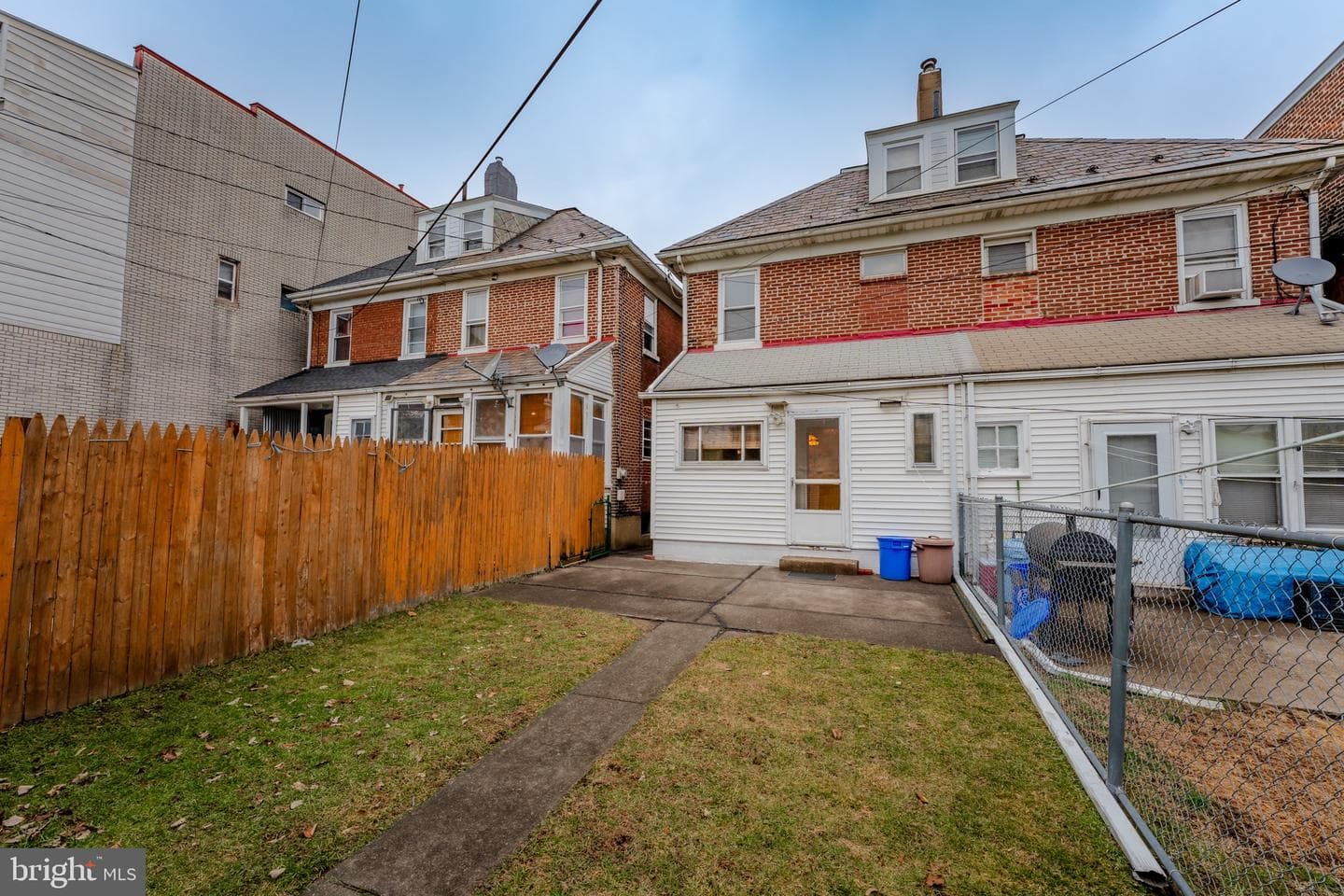 1242 Ferry Street photo 31