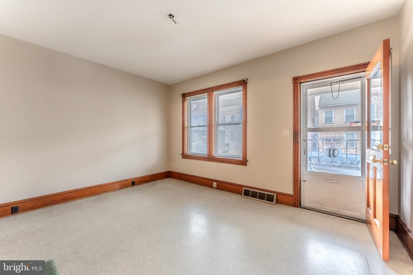 1242 Ferry Street photo 6