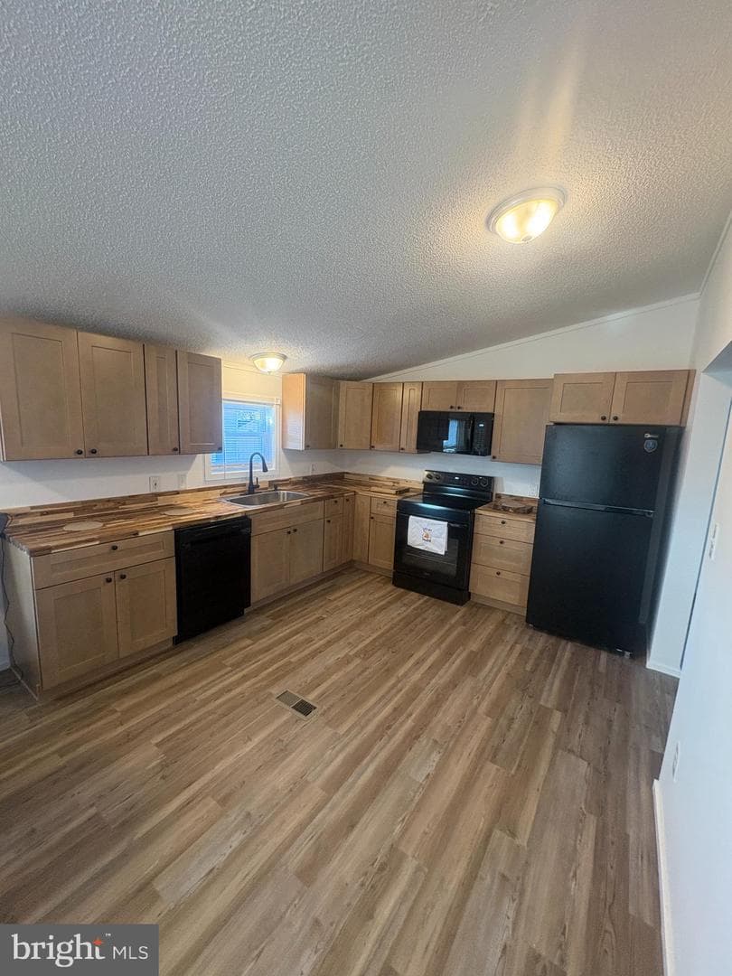 110 Greenbriar Drive N photo 5