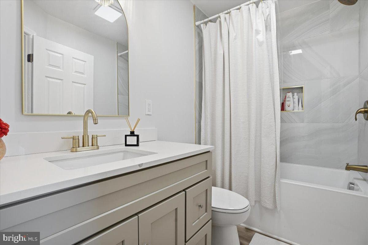 1647 4th Street photo 35