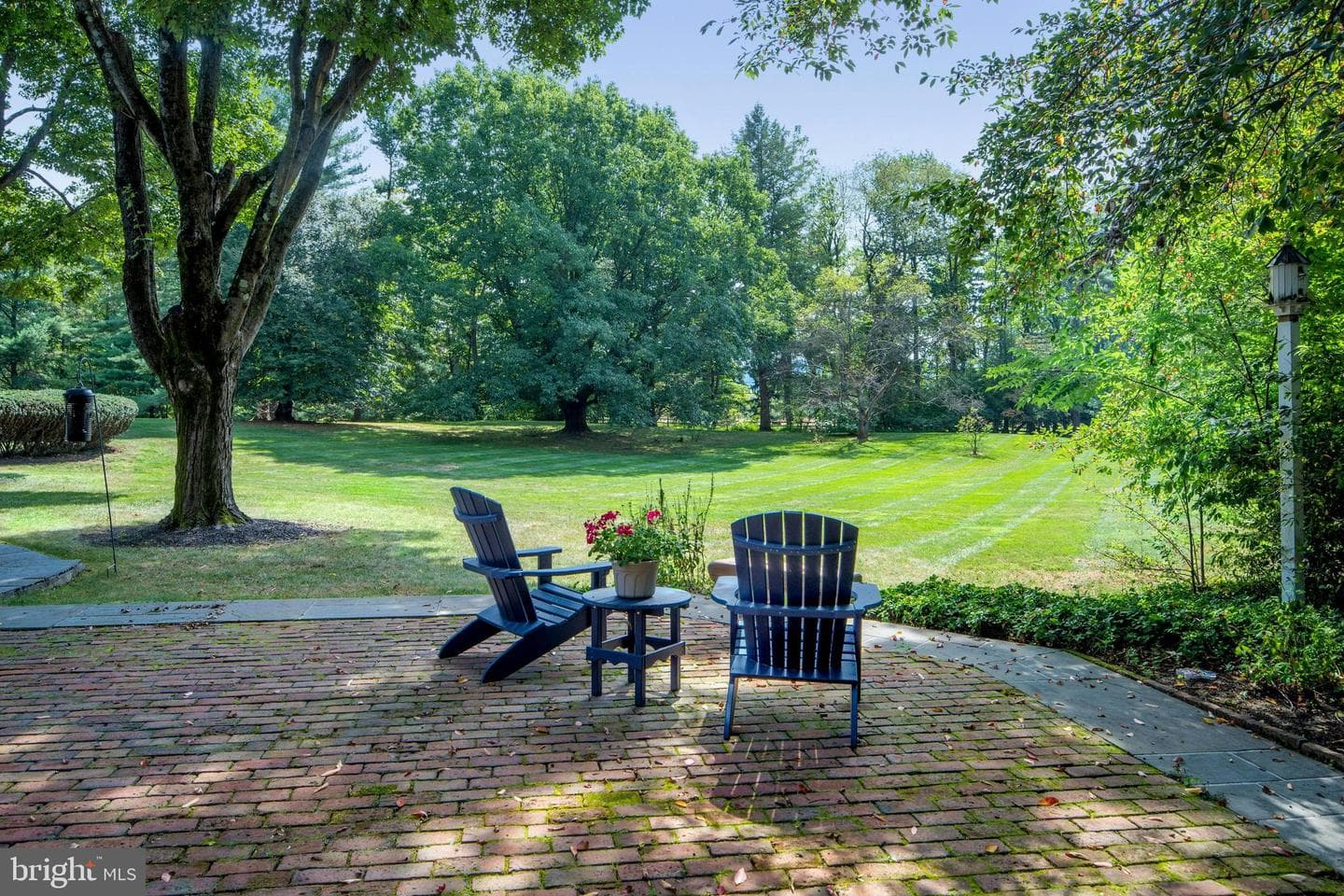 1803 Apple Tree Ln E photo 3