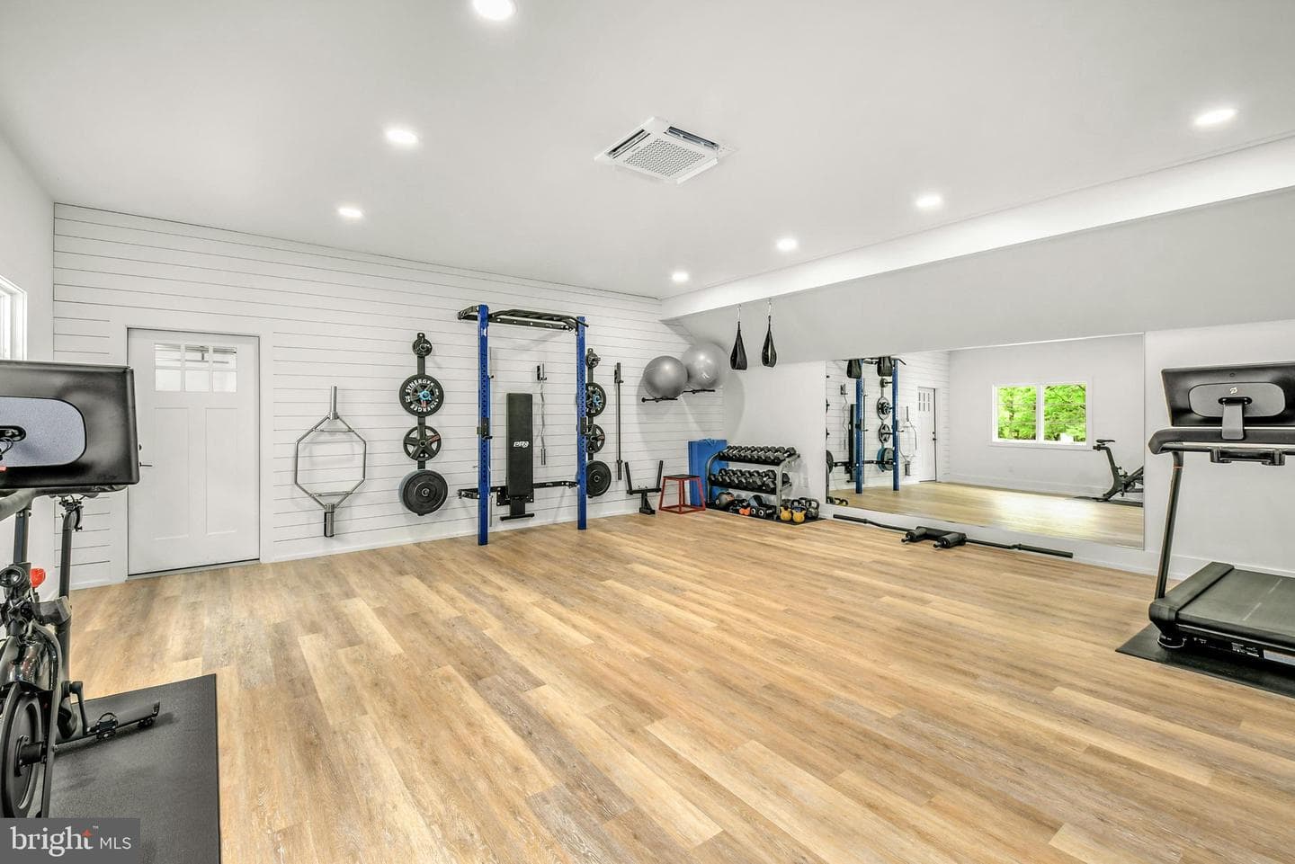 1803 Apple Tree Ln E photo 32