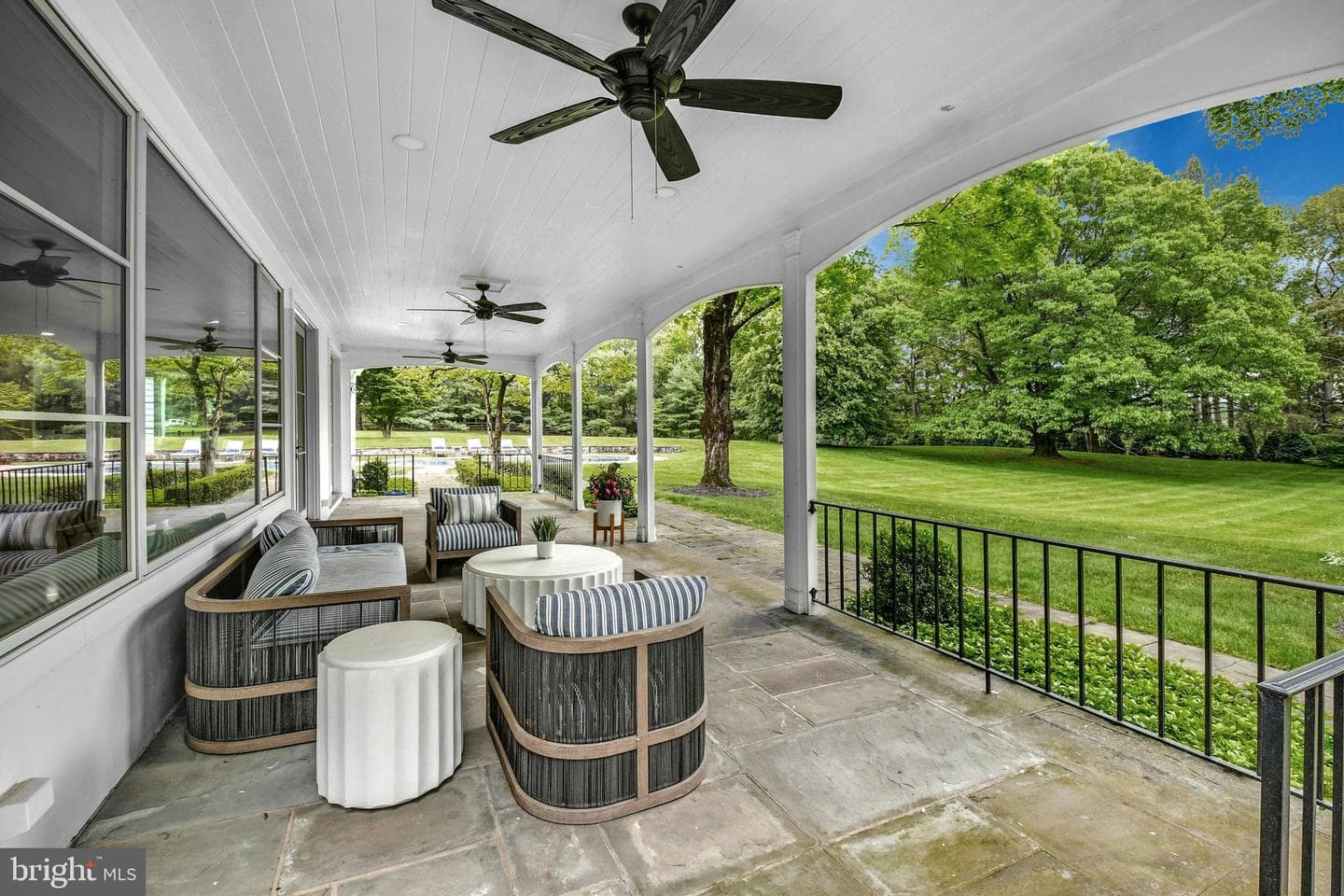 1803 Apple Tree Ln E photo 34
