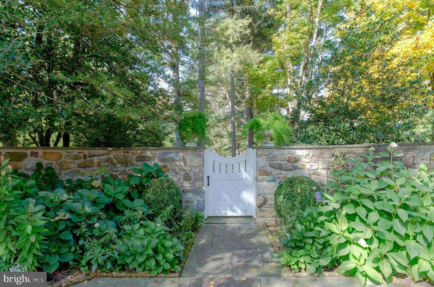 1803 Apple Tree Ln E photo 35