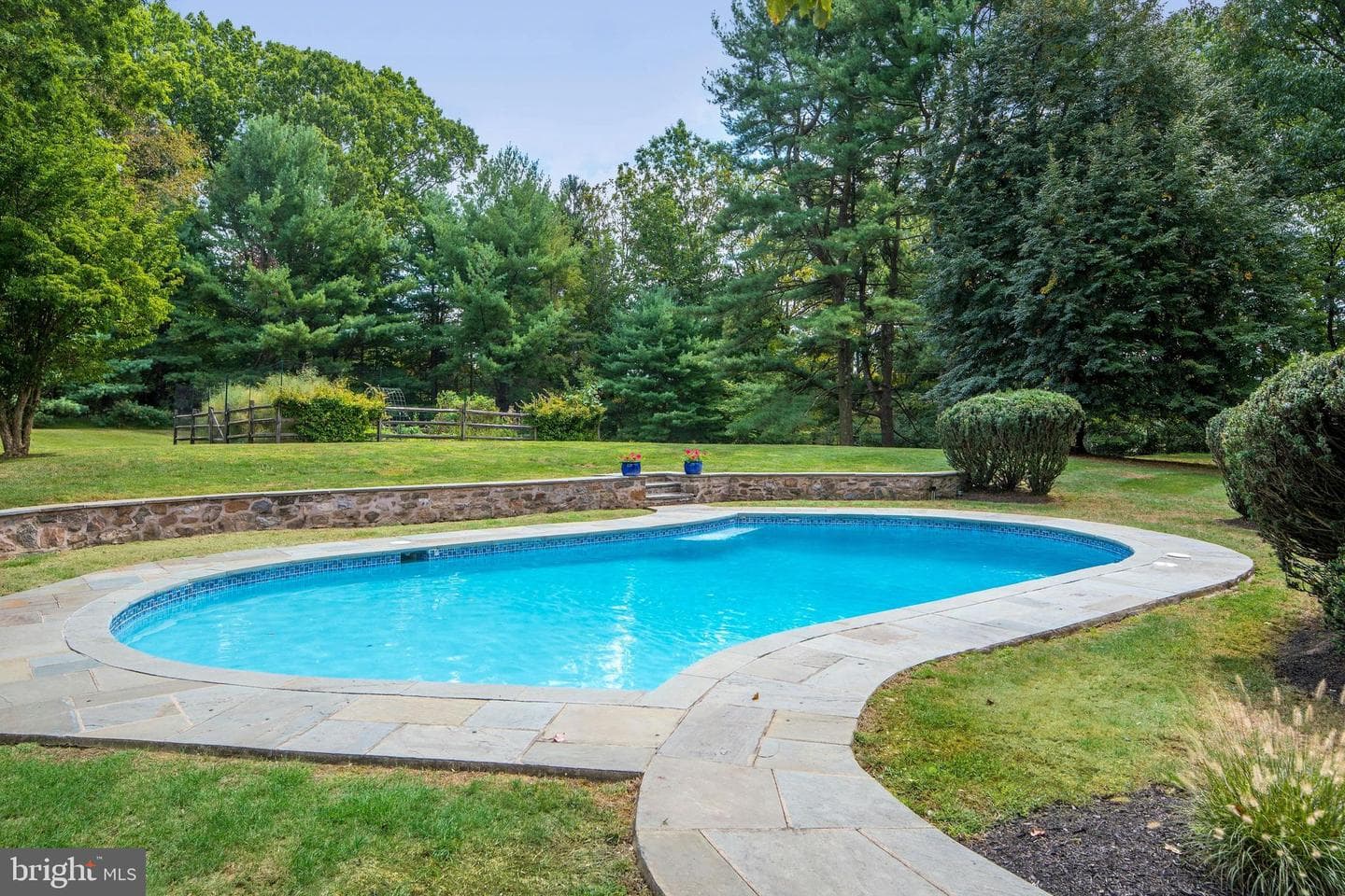 1803 Apple Tree Ln E photo 37