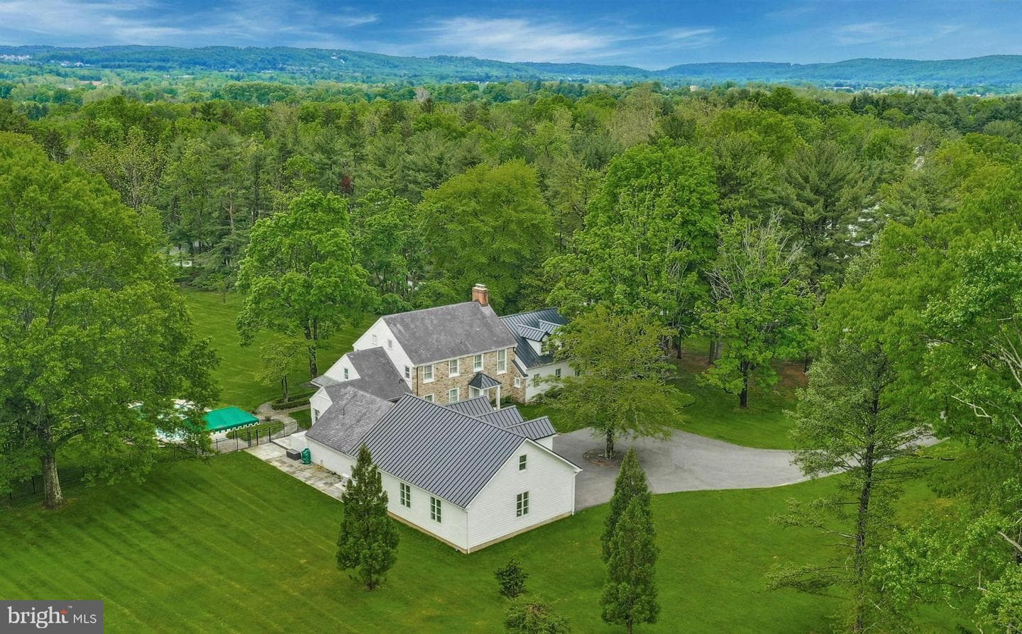 1803 Apple Tree Ln E photo 4