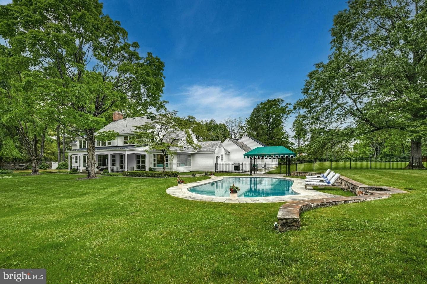 1803 Apple Tree Ln E photo 6
