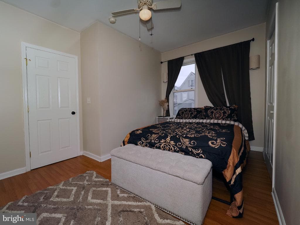 305 W 8th Street photo 14