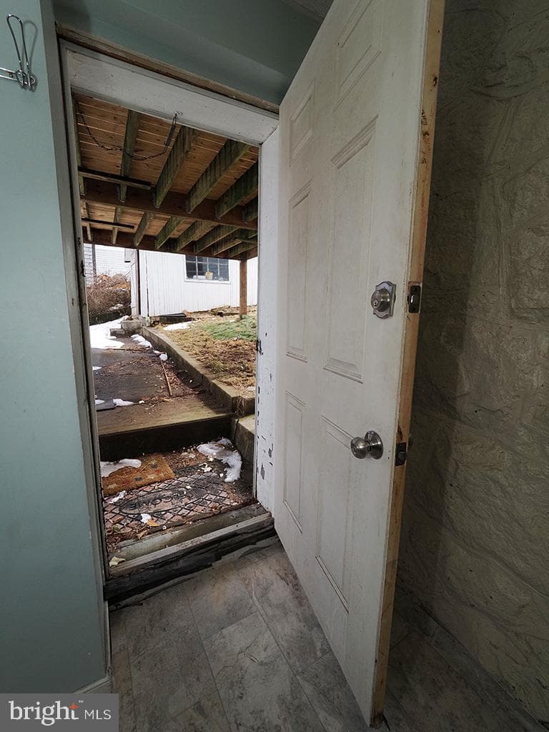 305 W 8th Street photo 25