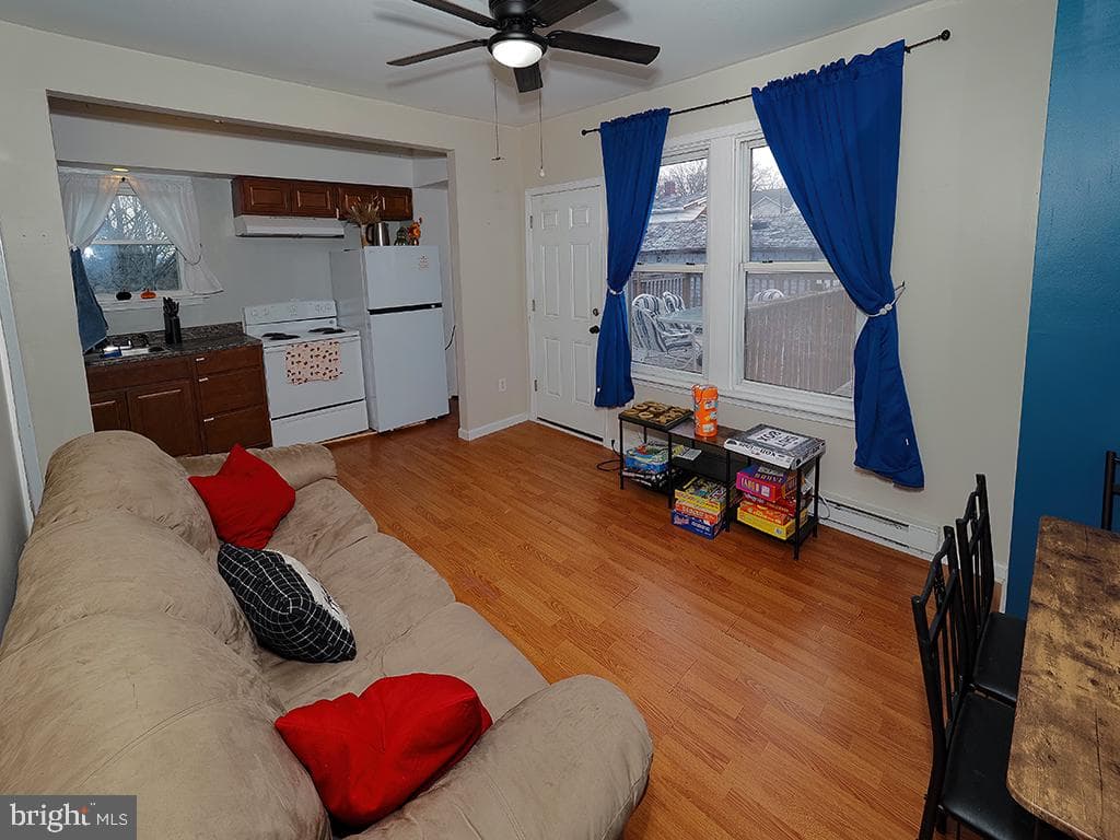 305 W 8th Street photo 3
