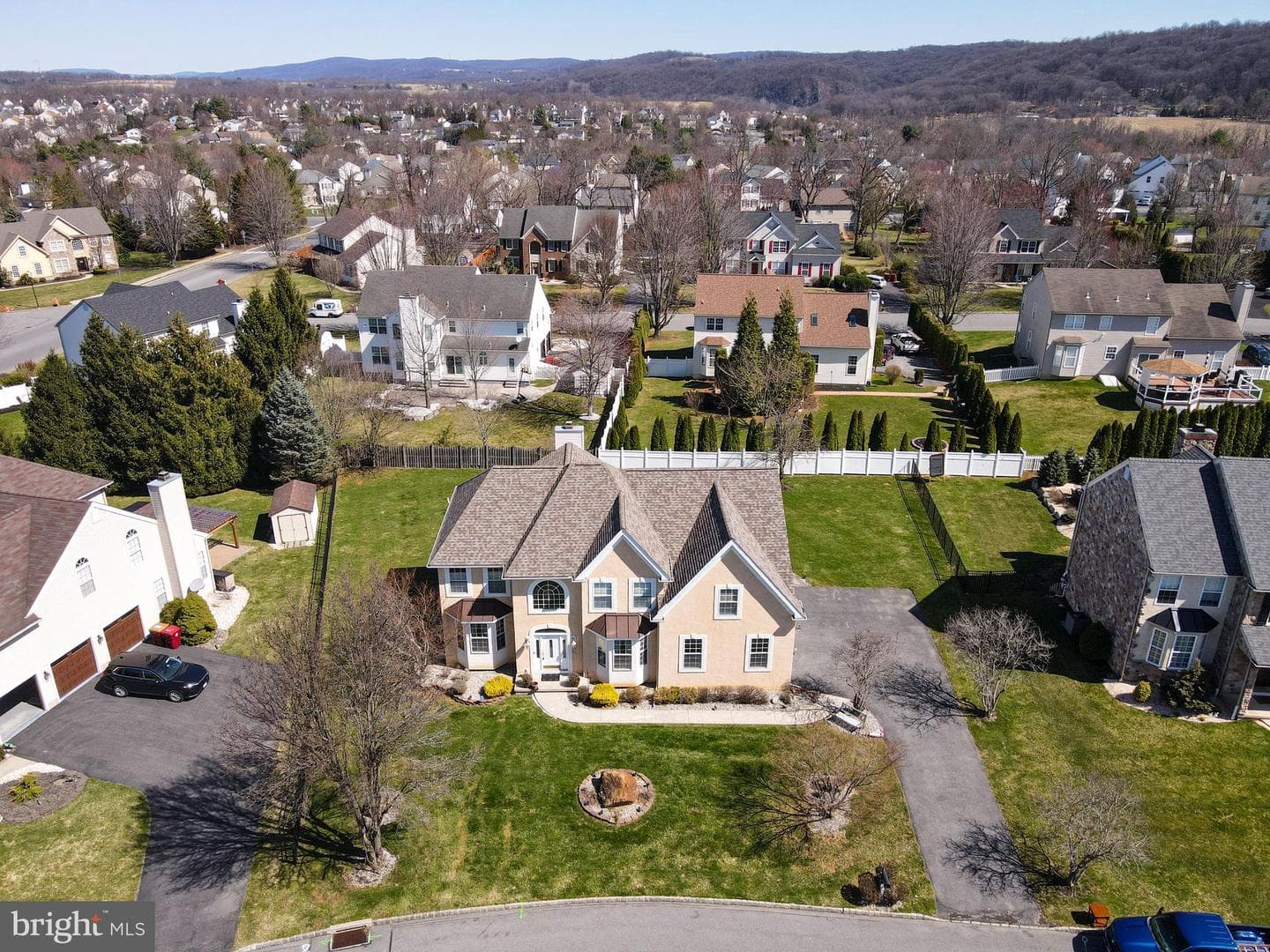 2277 Leigh Drive photo 2