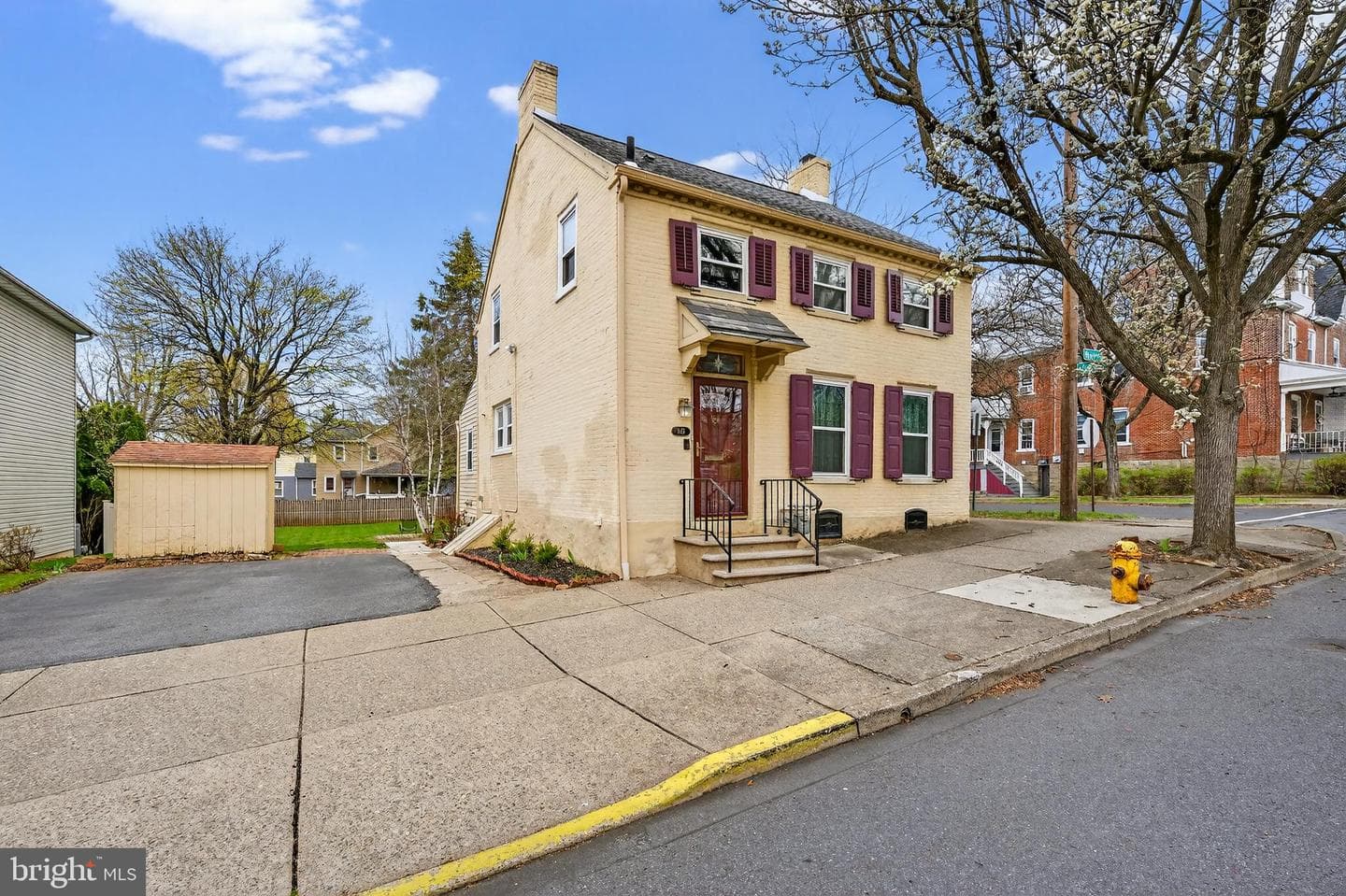 945 Main Street photo 5