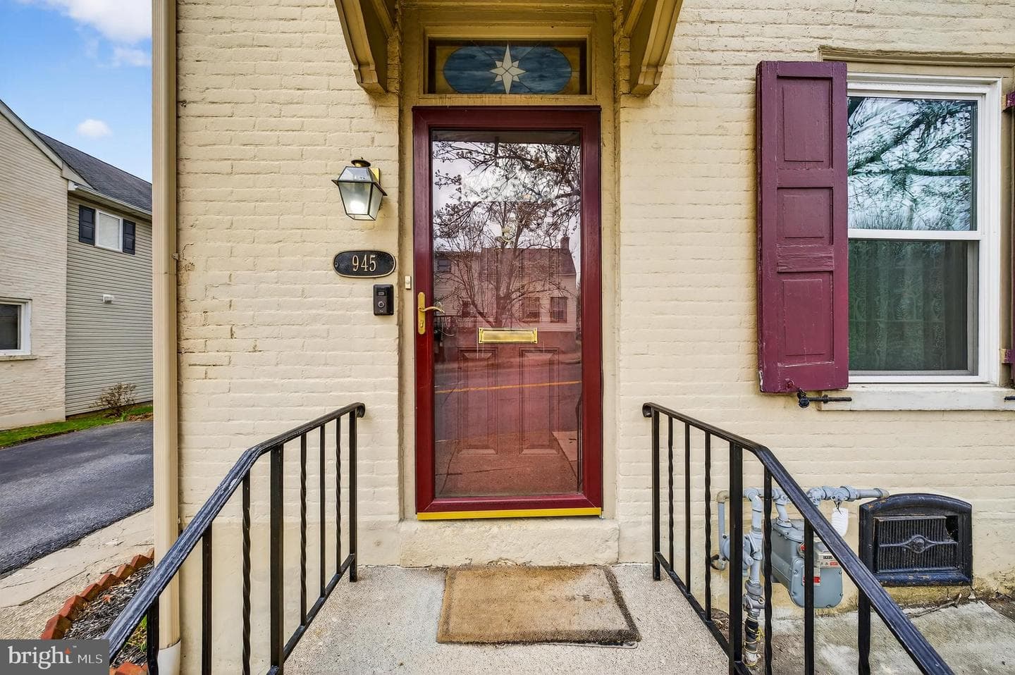945 Main Street photo 8