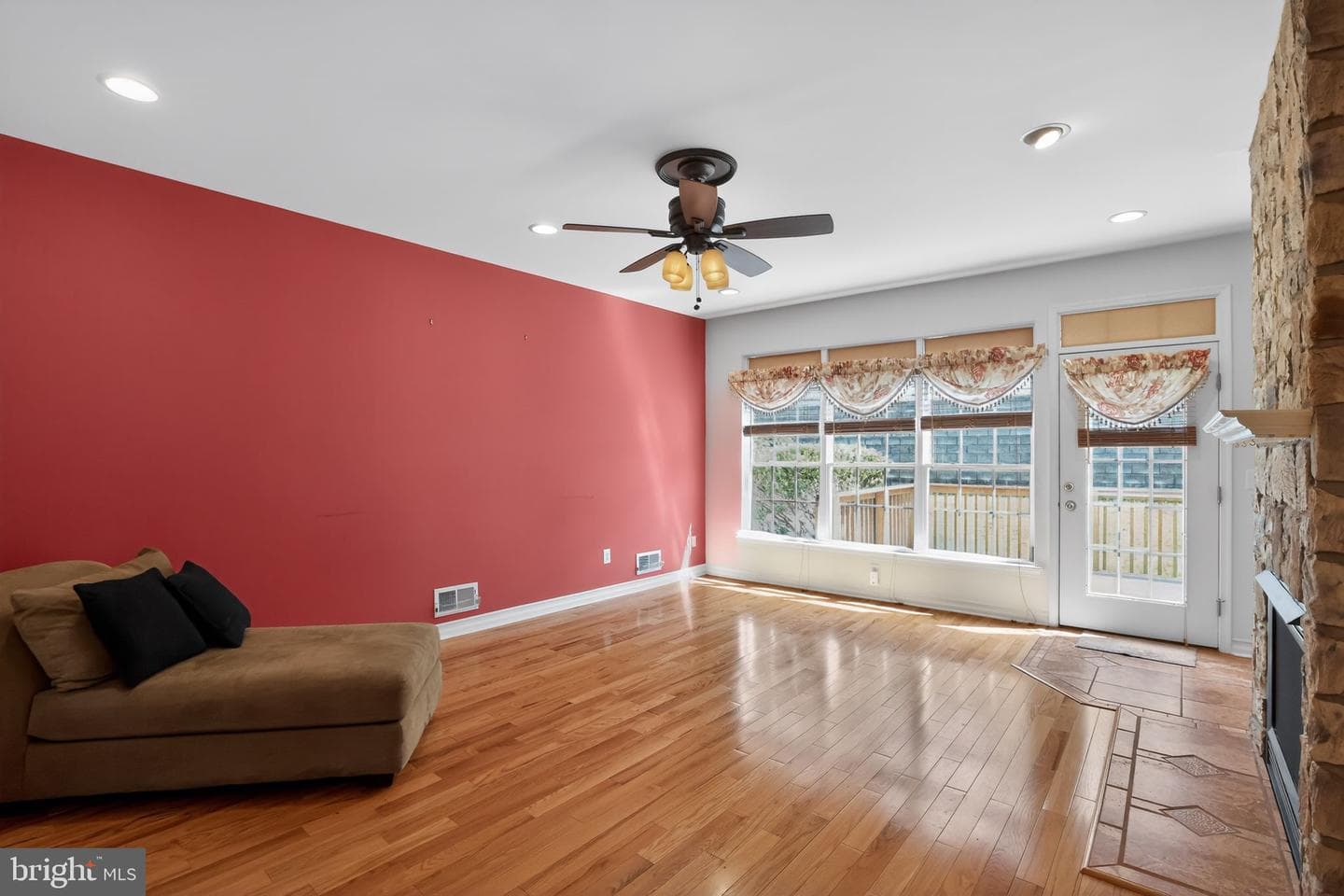 186 Oakmont Court photo 12