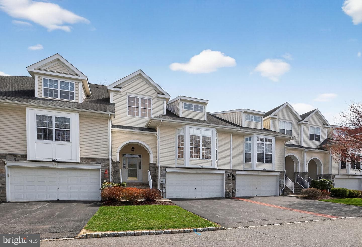 186 Oakmont Court, Easton
