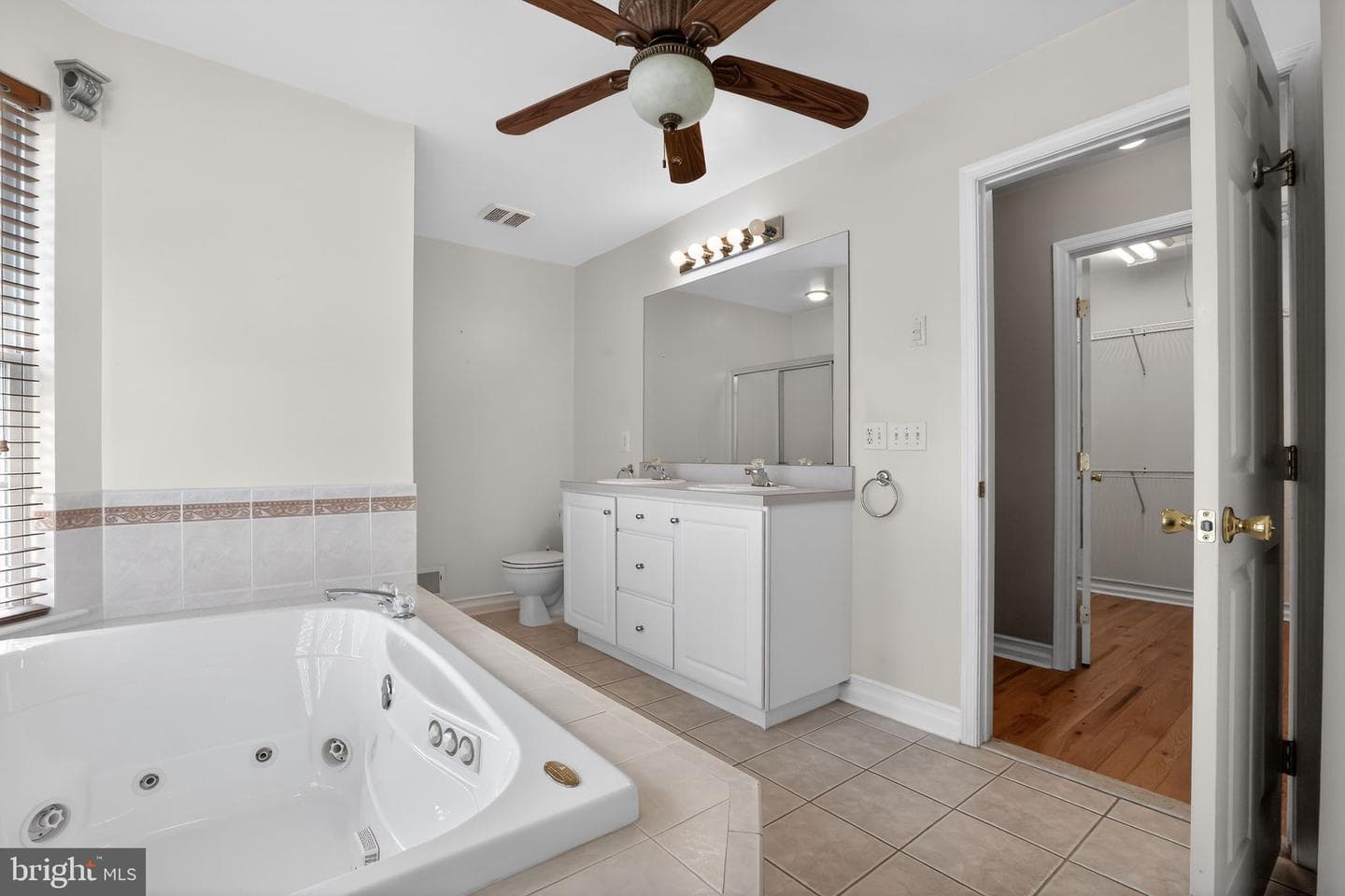 186 Oakmont Court photo 23
