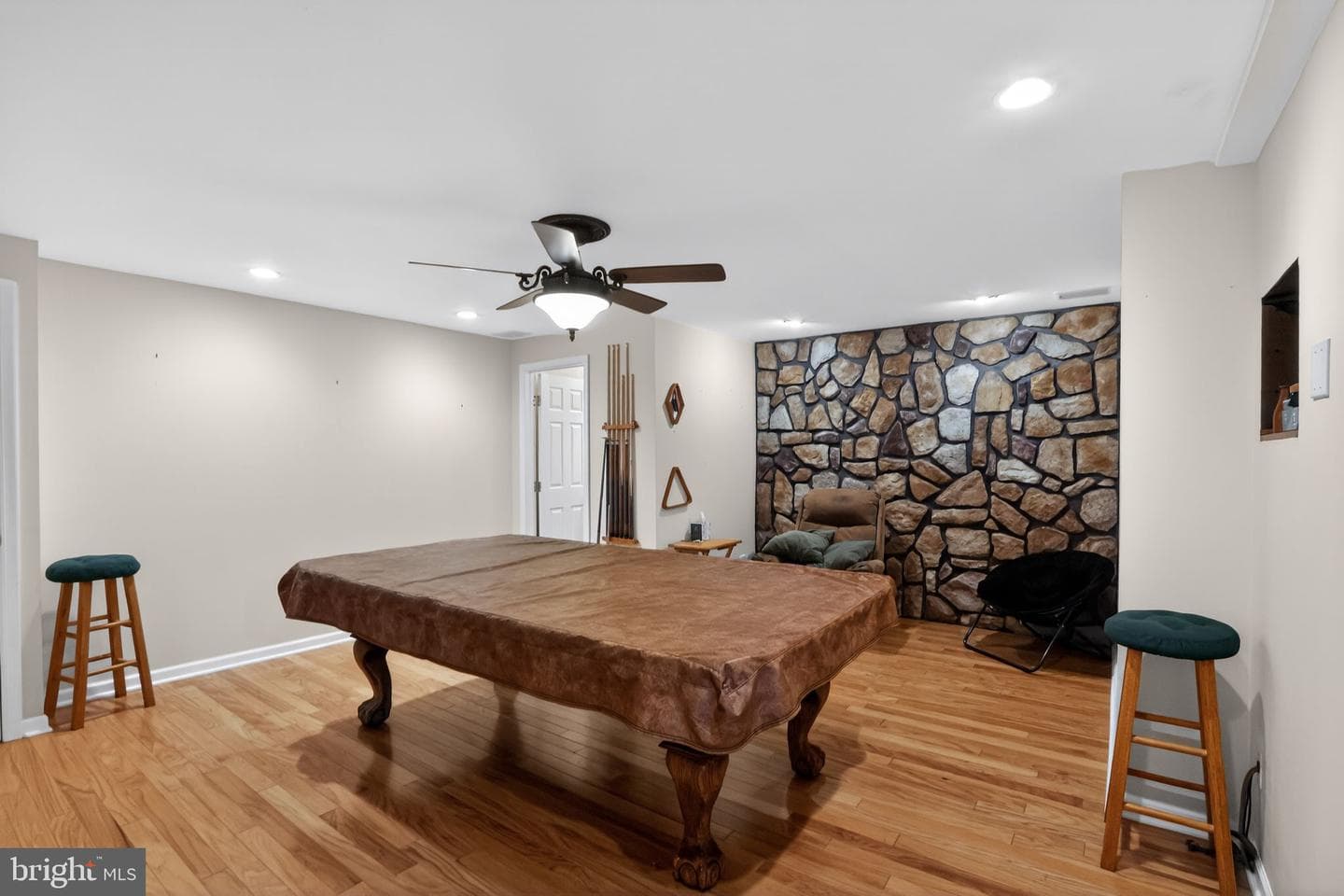 186 Oakmont Court photo 24