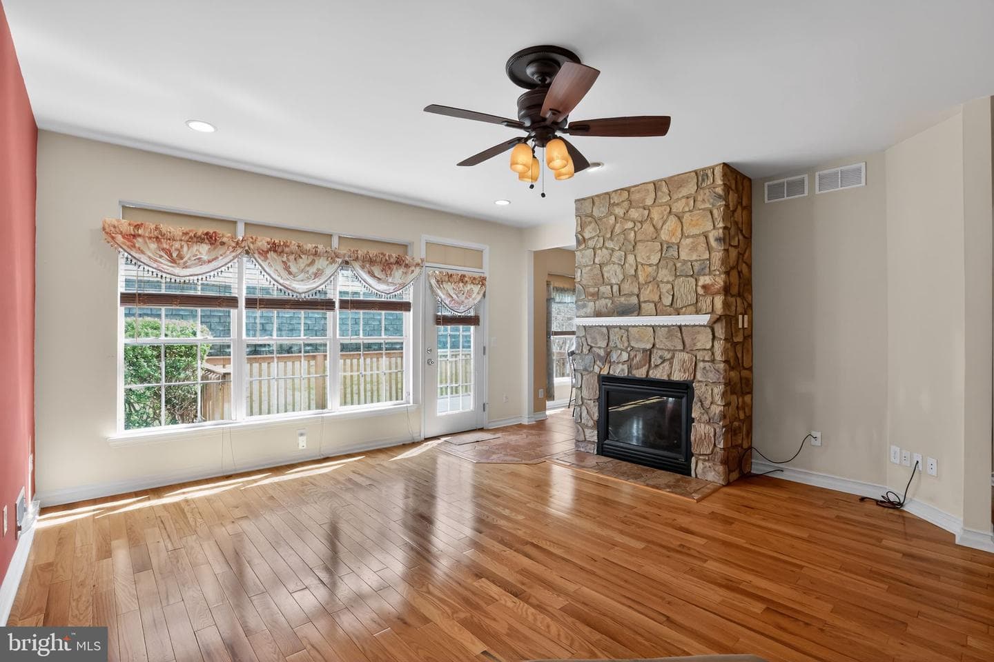 186 Oakmont Court photo 6