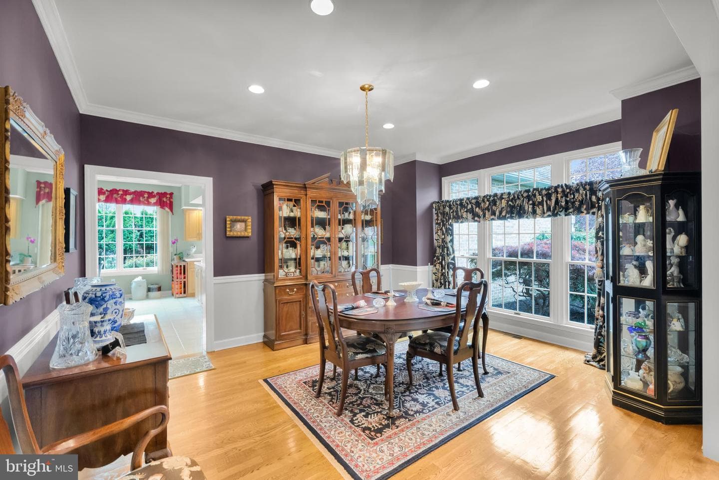 1860 Rosewood photo 4