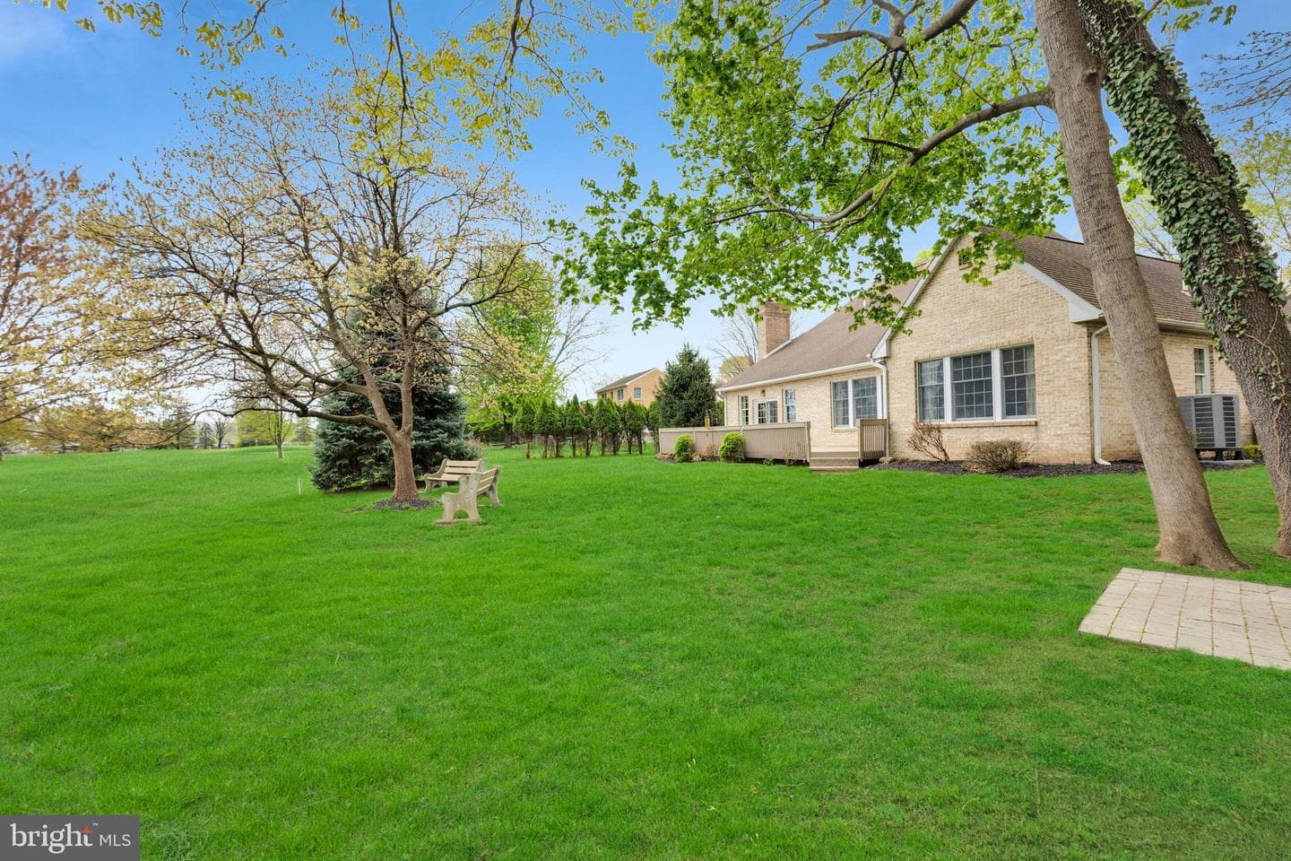 1860 Rosewood photo 54